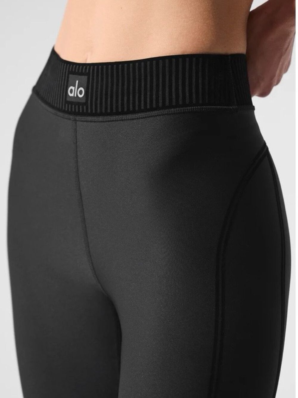ALO Airlift 7/8 Line Up Legging - Picture 2 of 13